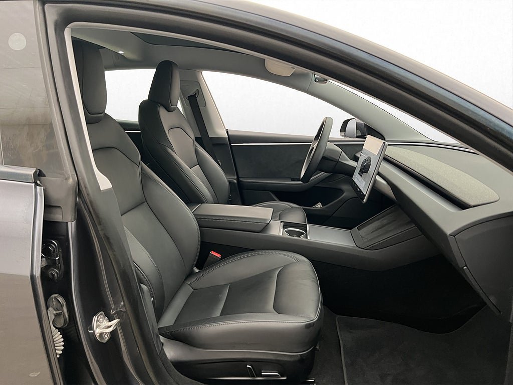 Vehicle Image 26