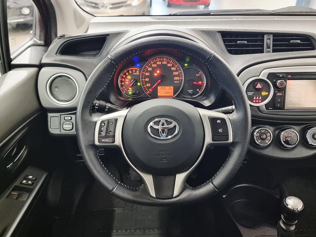 Vehicle Image 10