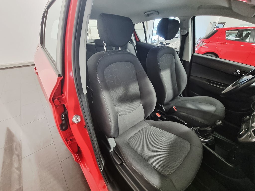 Vehicle Image 16