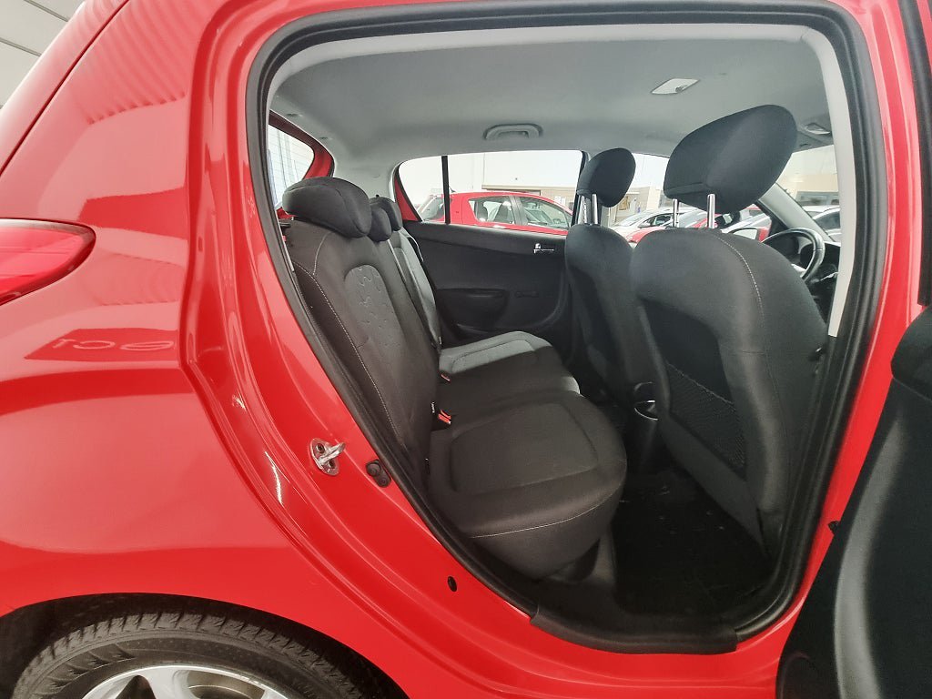 Vehicle Image 17