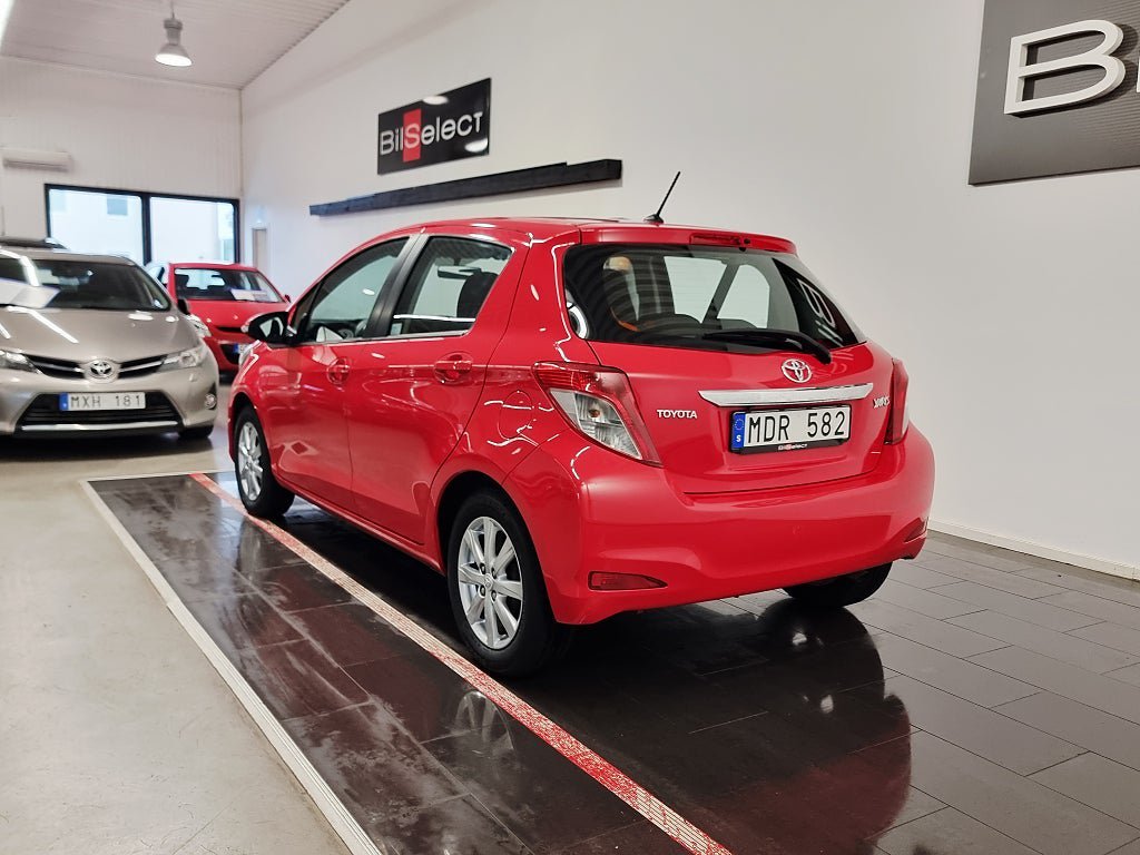 Vehicle Image 16