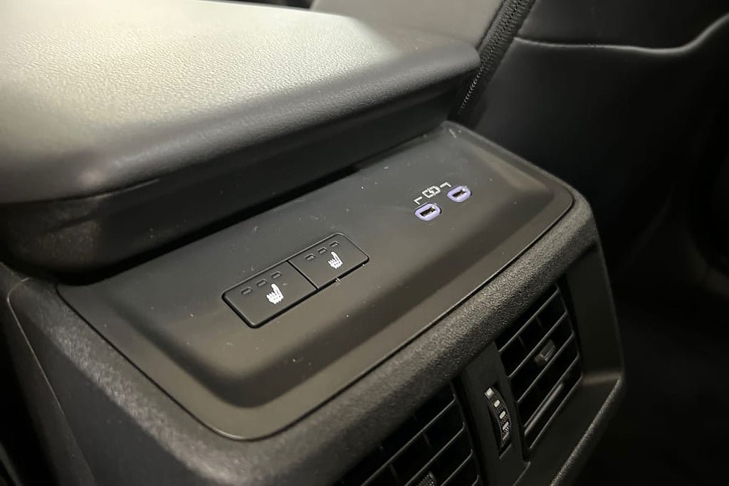 Vehicle Image 25