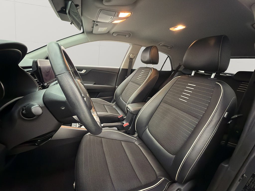 Vehicle Image 12