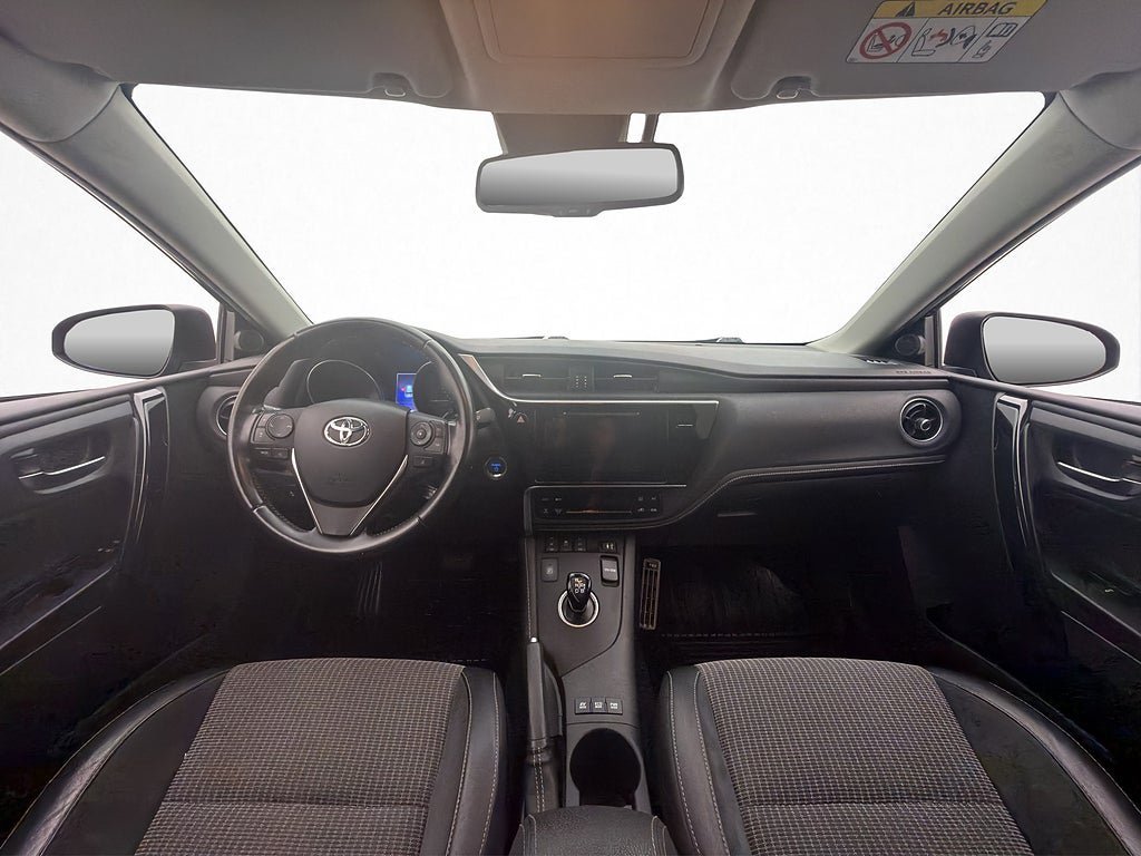 Vehicle Image 12