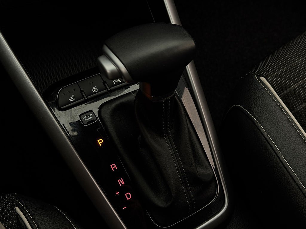 Vehicle Image 25