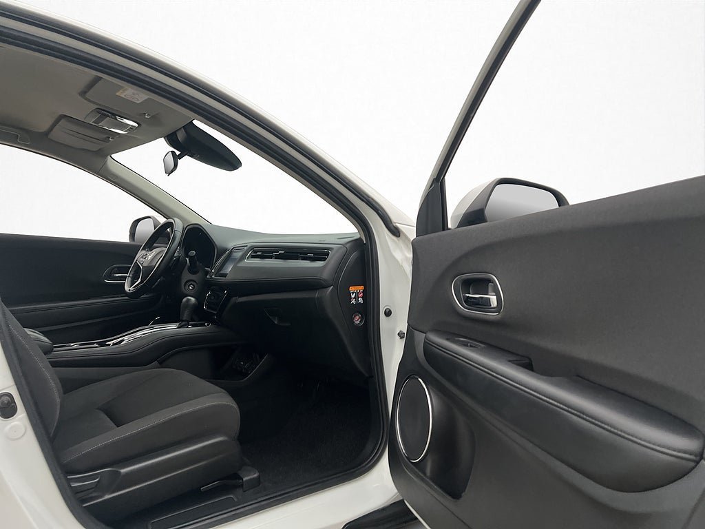 Vehicle Image 25