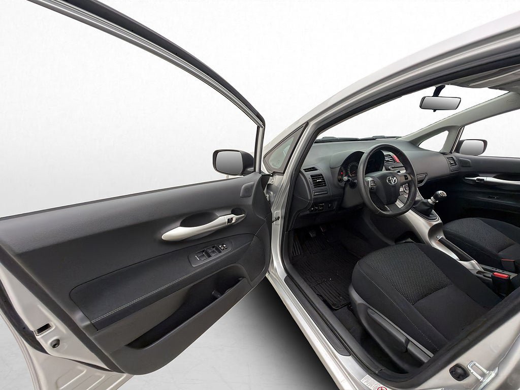 Vehicle Image 10