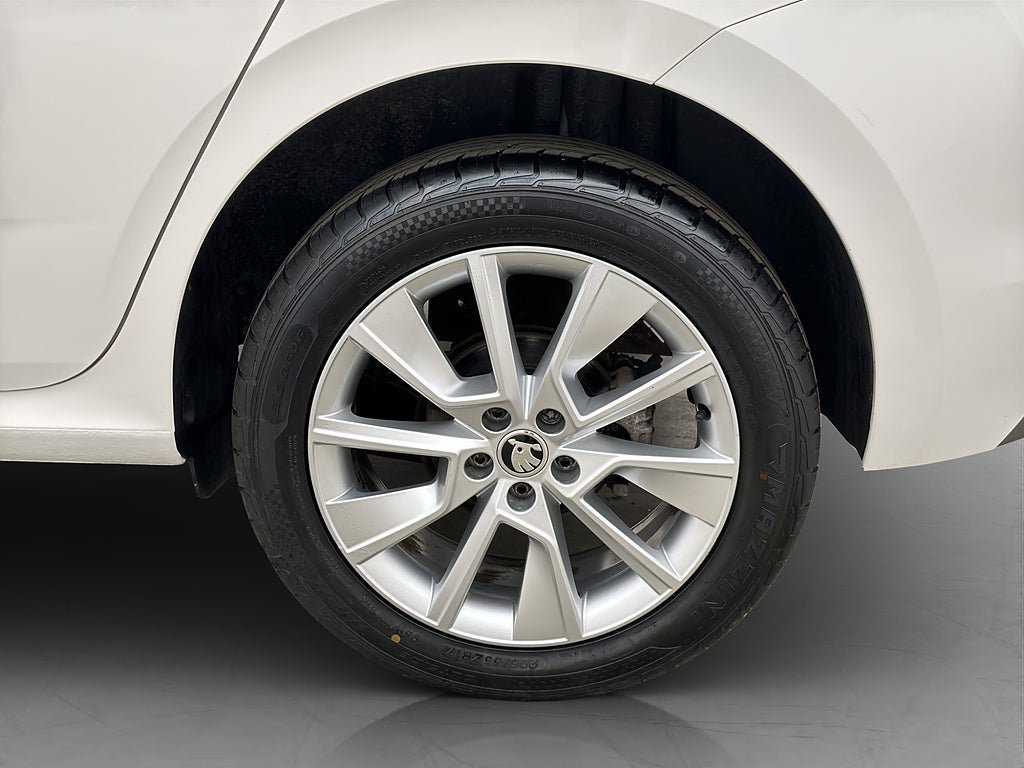Vehicle Image 30