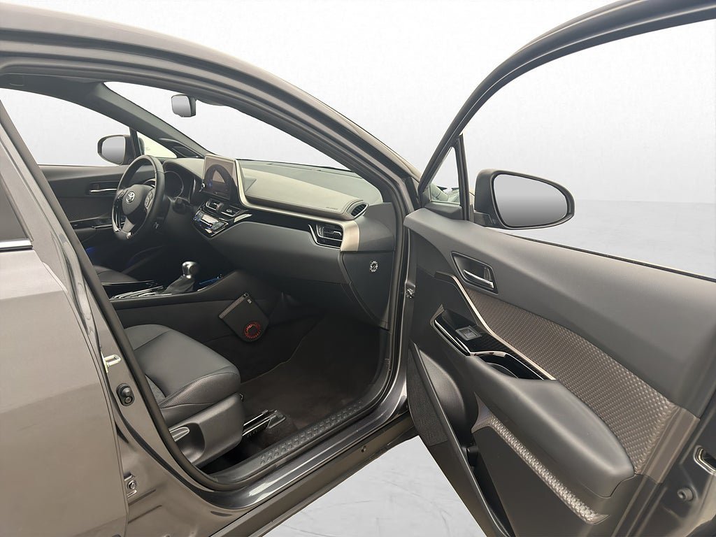 Vehicle Image 25