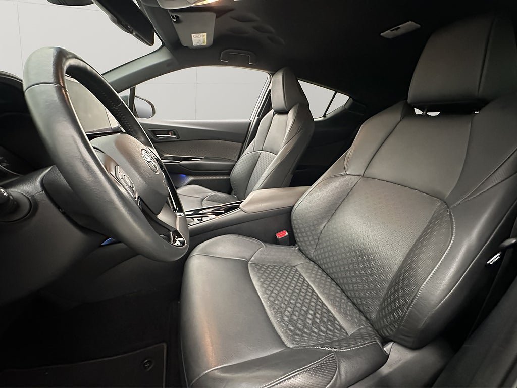 Vehicle Image 12