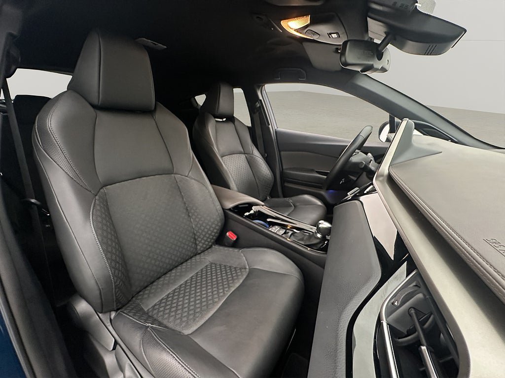 Vehicle Image 25