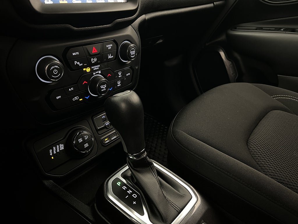 Vehicle Image 24
