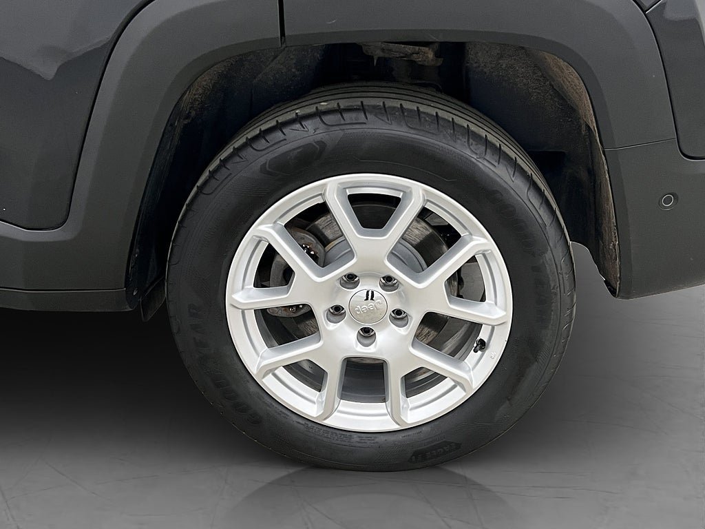 Vehicle Image 30