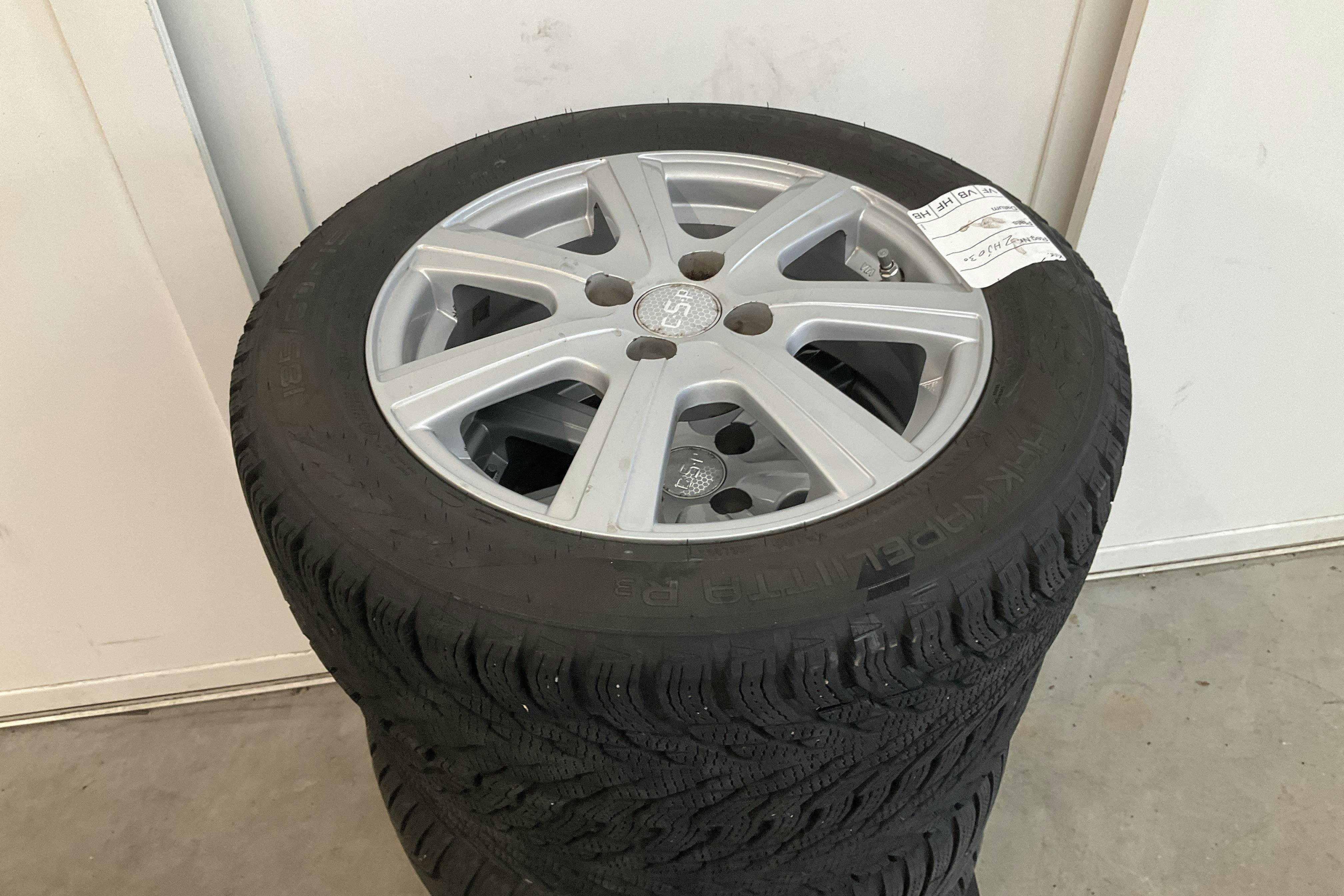 Vehicle Image 12