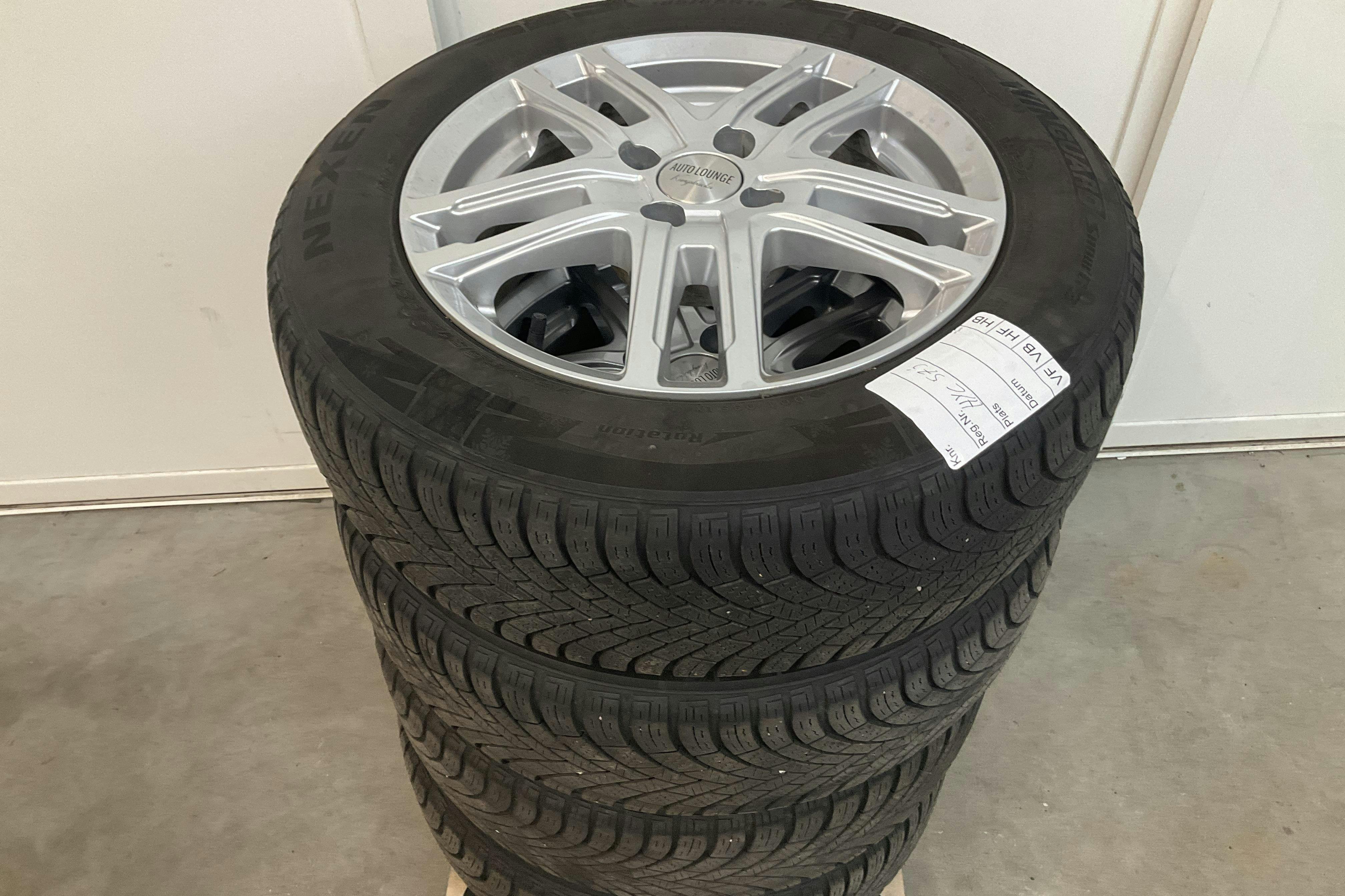 Vehicle Image 15
