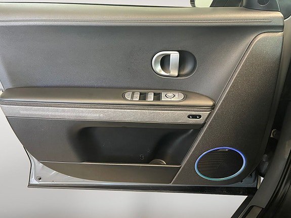 Vehicle Image 24