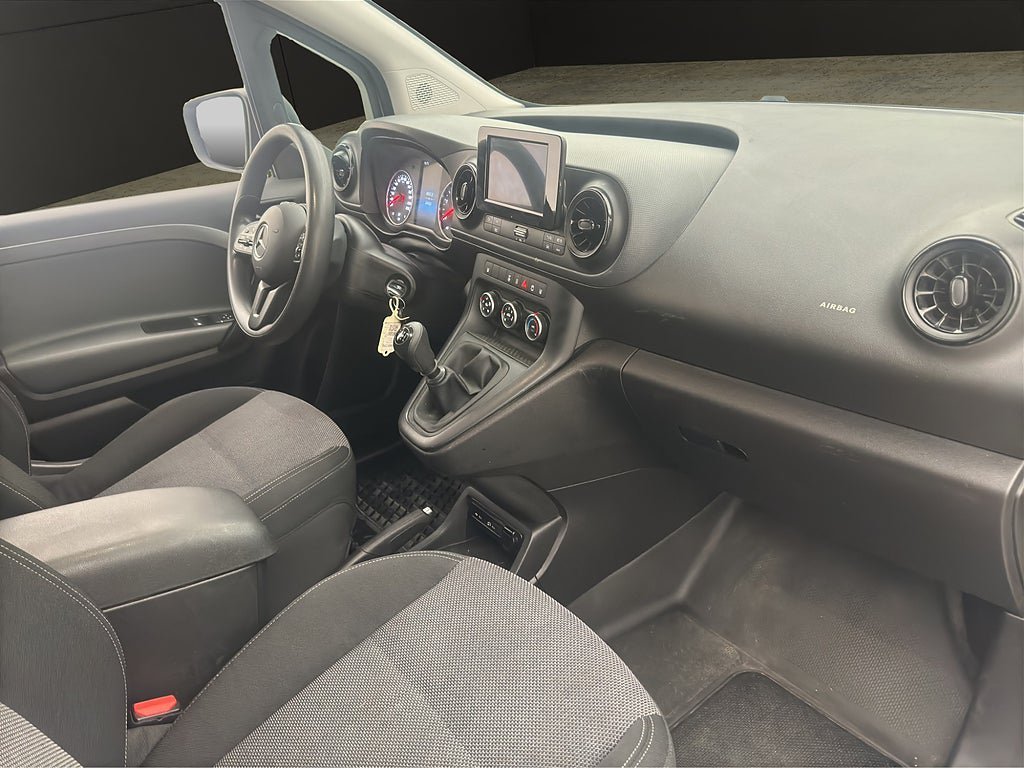 Vehicle Image 28
