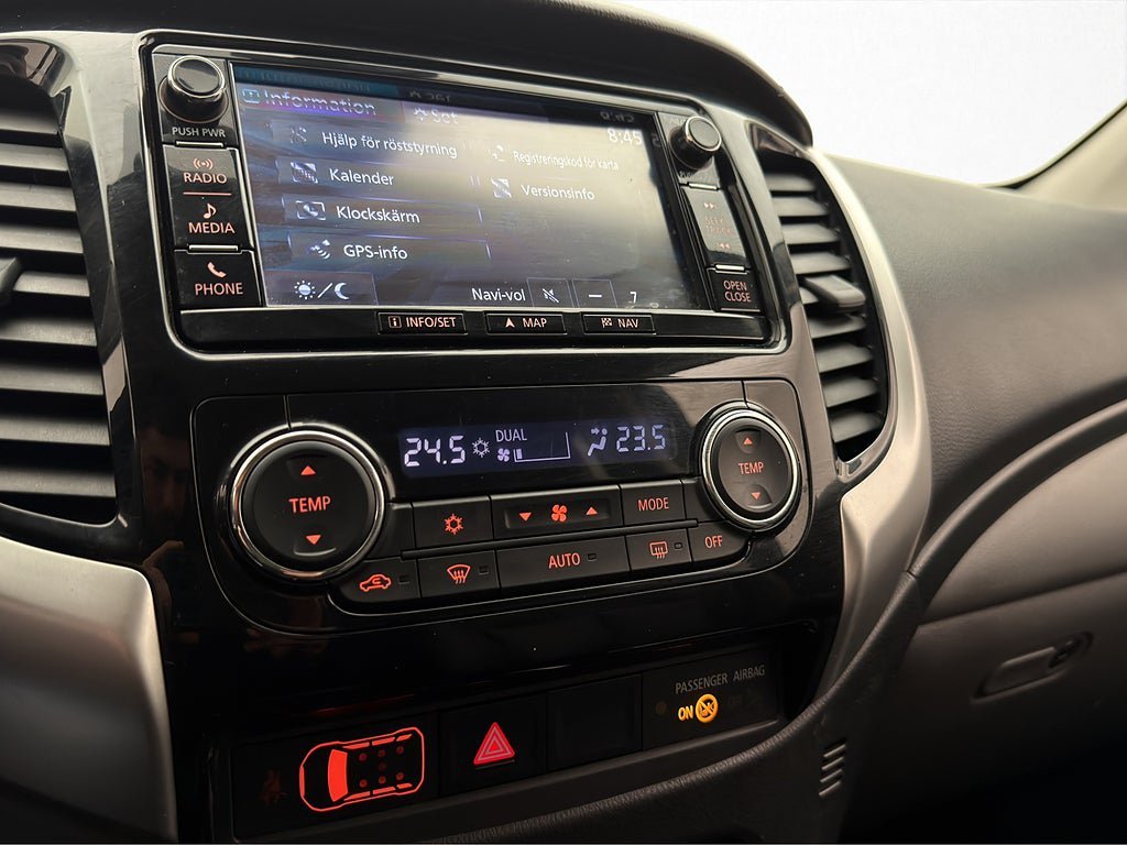 Vehicle Image 25