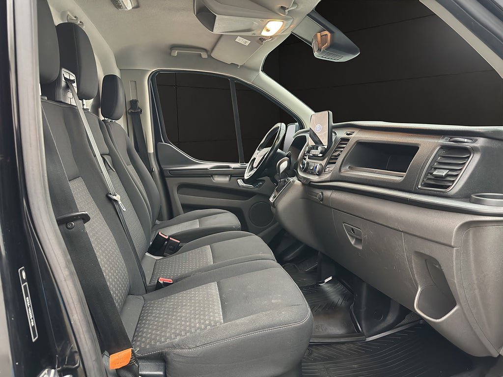 Vehicle Image 25