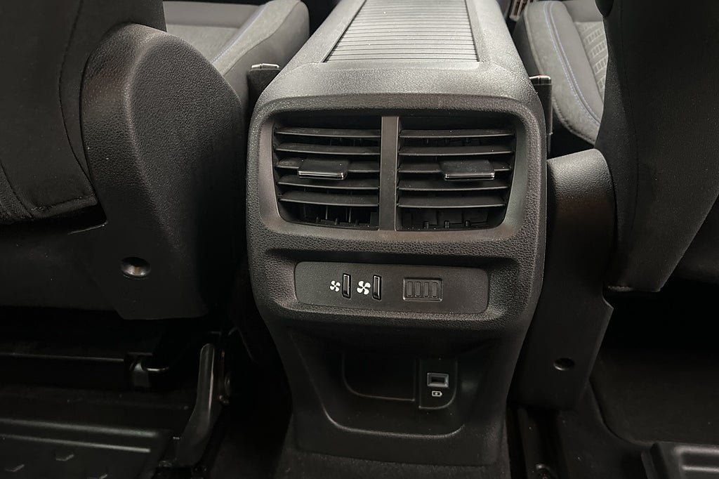 Vehicle Image 29