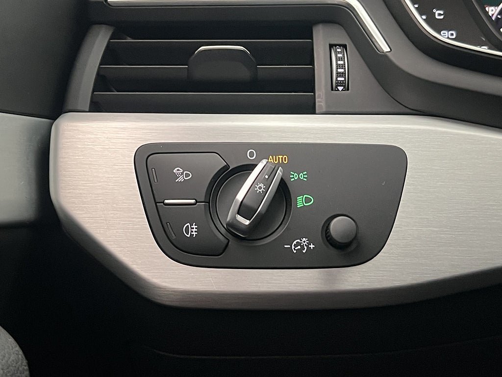 Vehicle Image 28