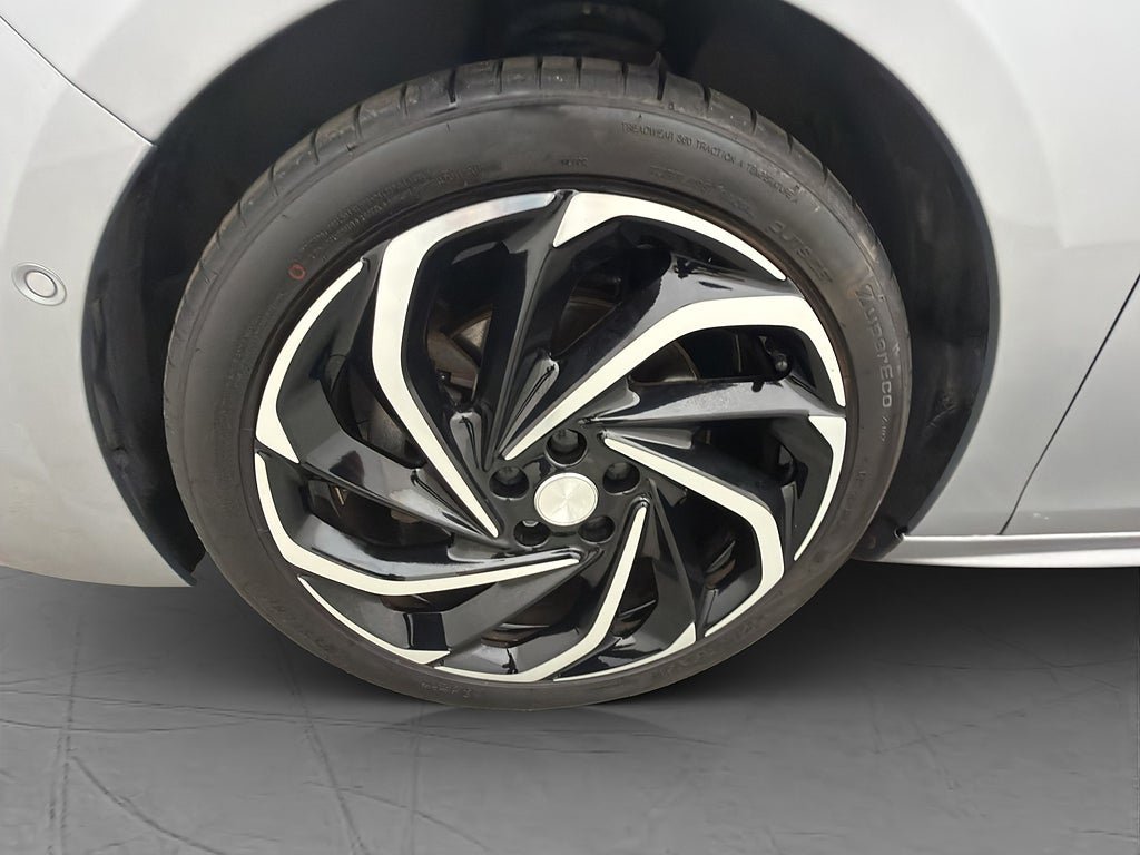 Vehicle Image 32