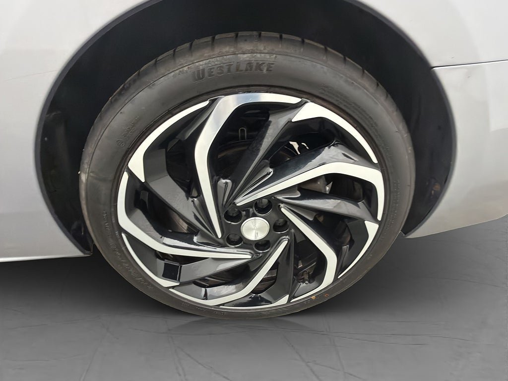 Vehicle Image 33