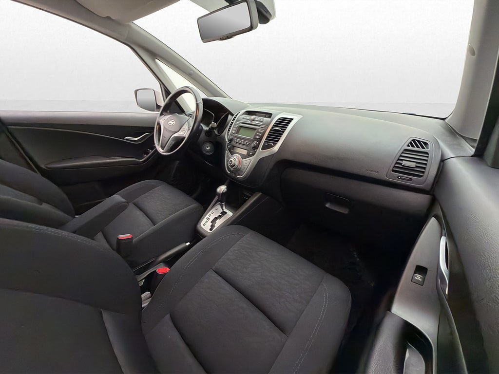 Vehicle Image 25