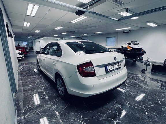 Vehicle Image 6