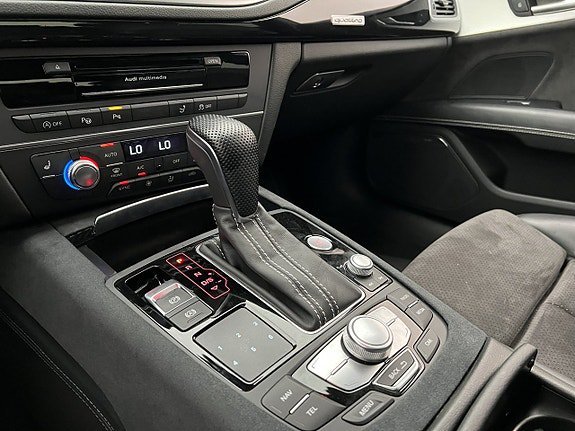 Vehicle Image 28
