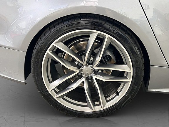 Vehicle Image 38
