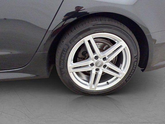 Vehicle Image 32