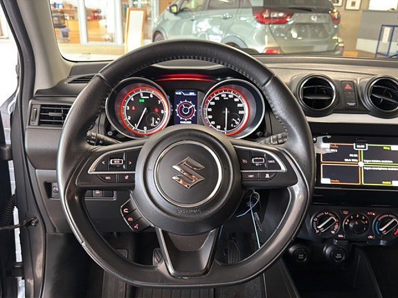 Vehicle Image 12