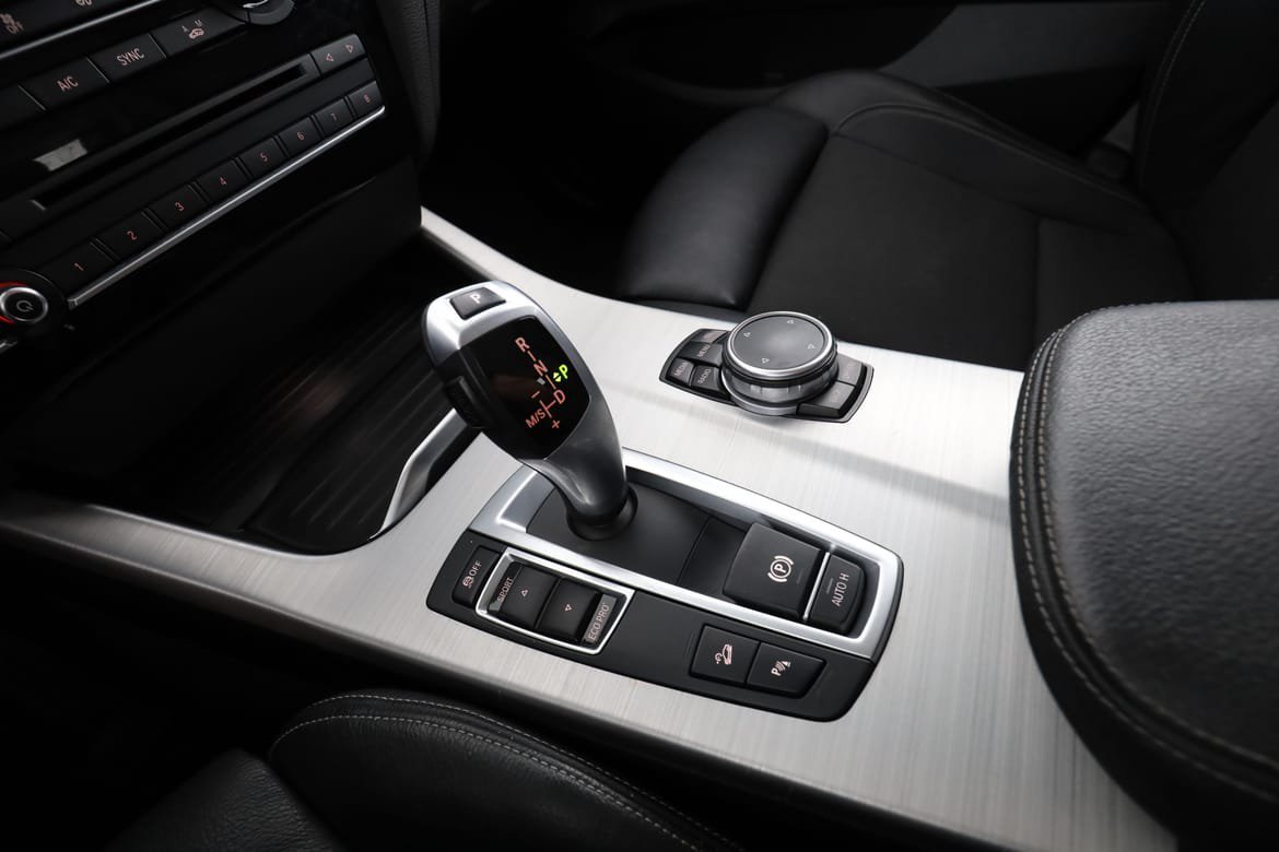 Vehicle Image 25