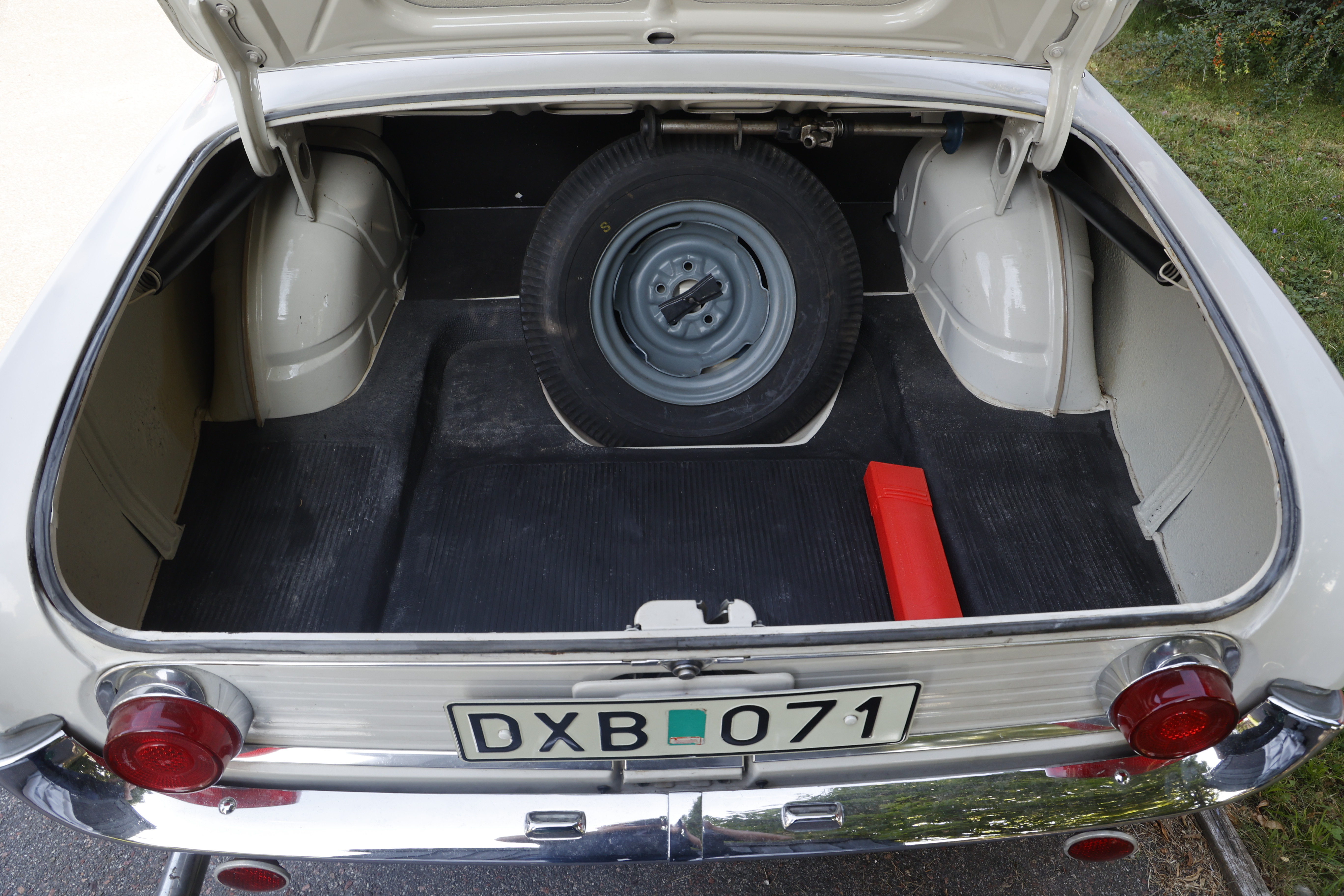 Vehicle Image 25