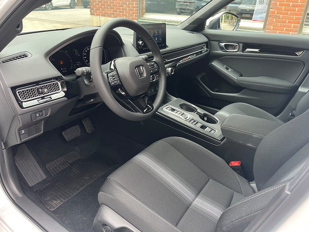 Vehicle Image 9