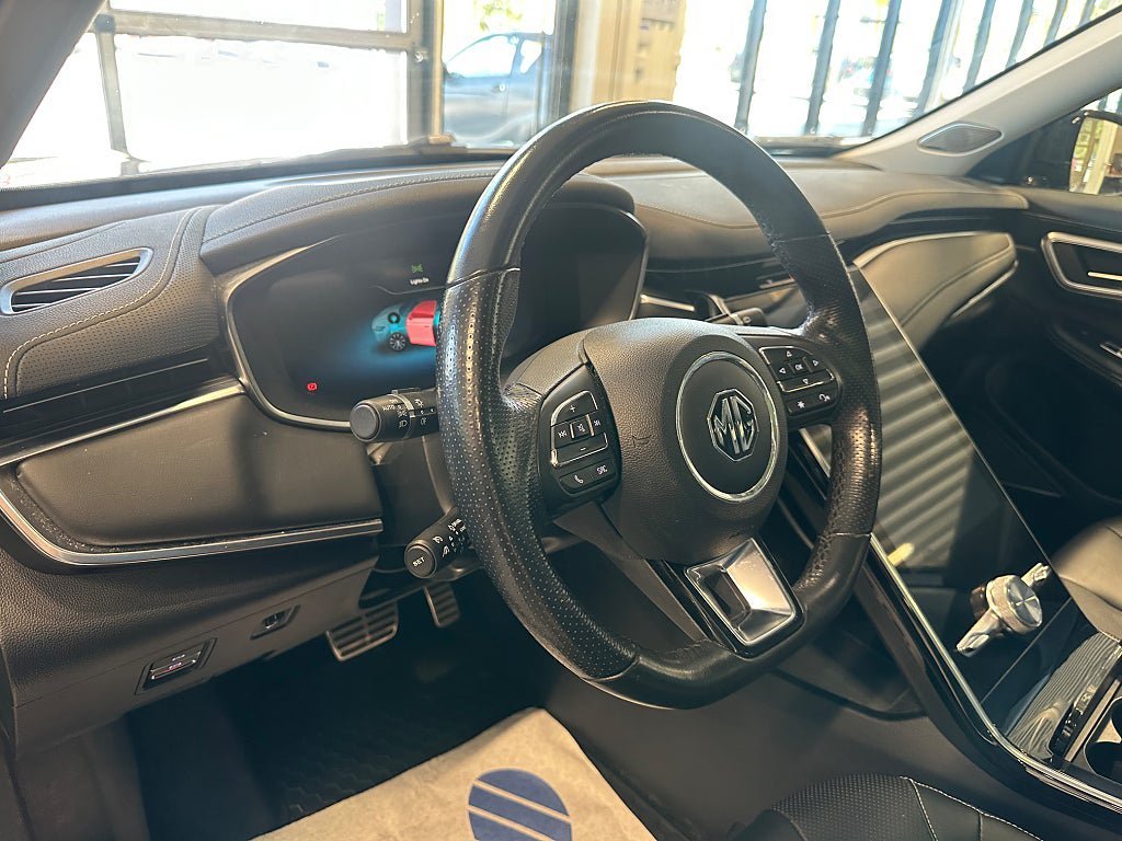 Vehicle Image 17