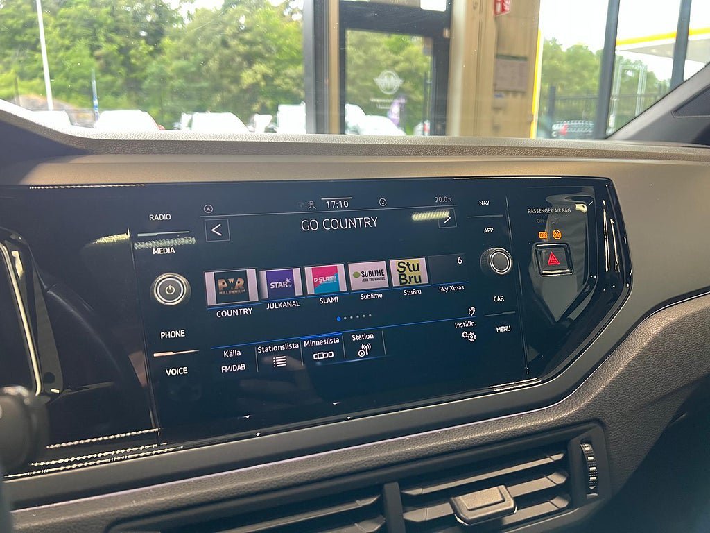 Vehicle Image 16