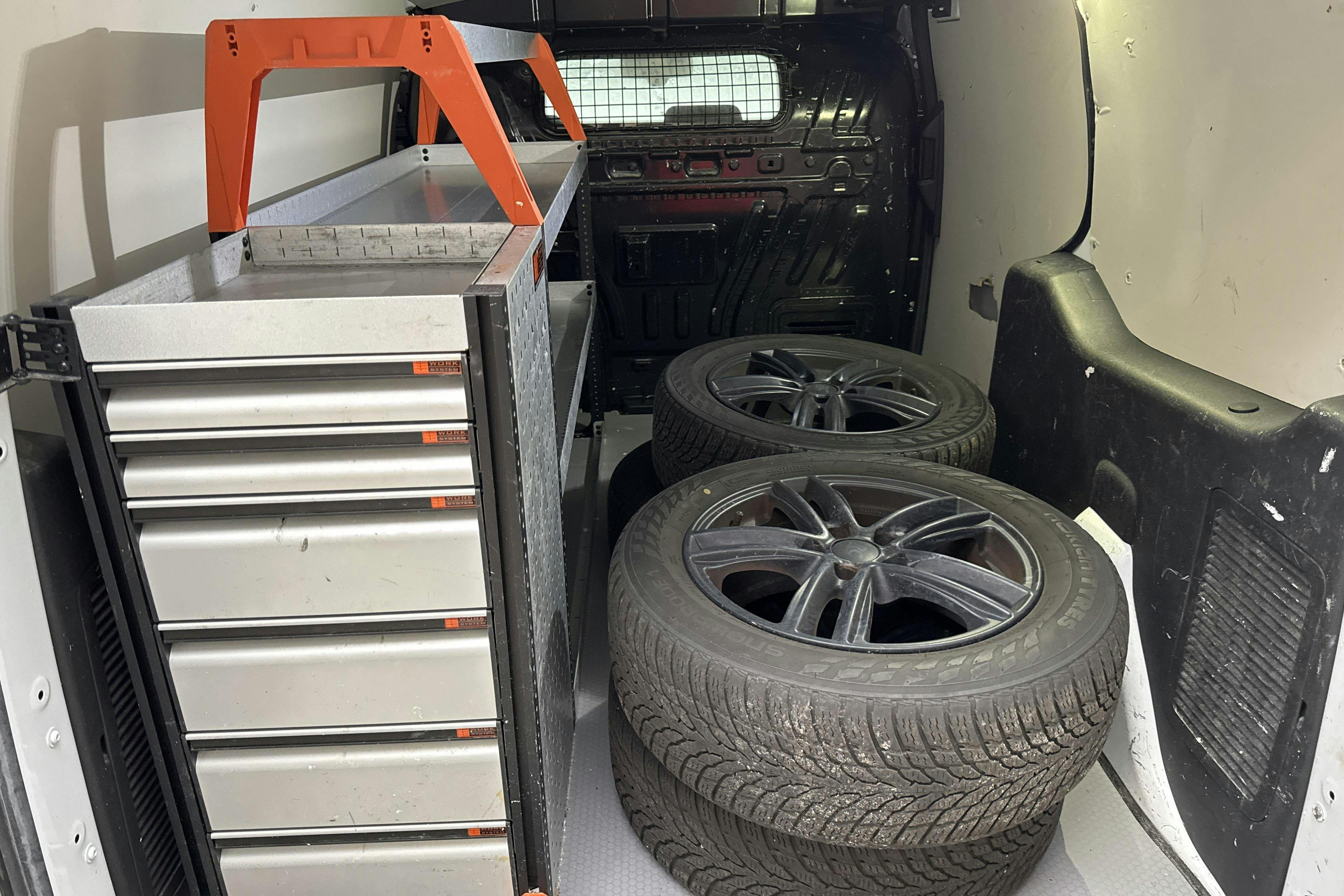 Vehicle Image 8
