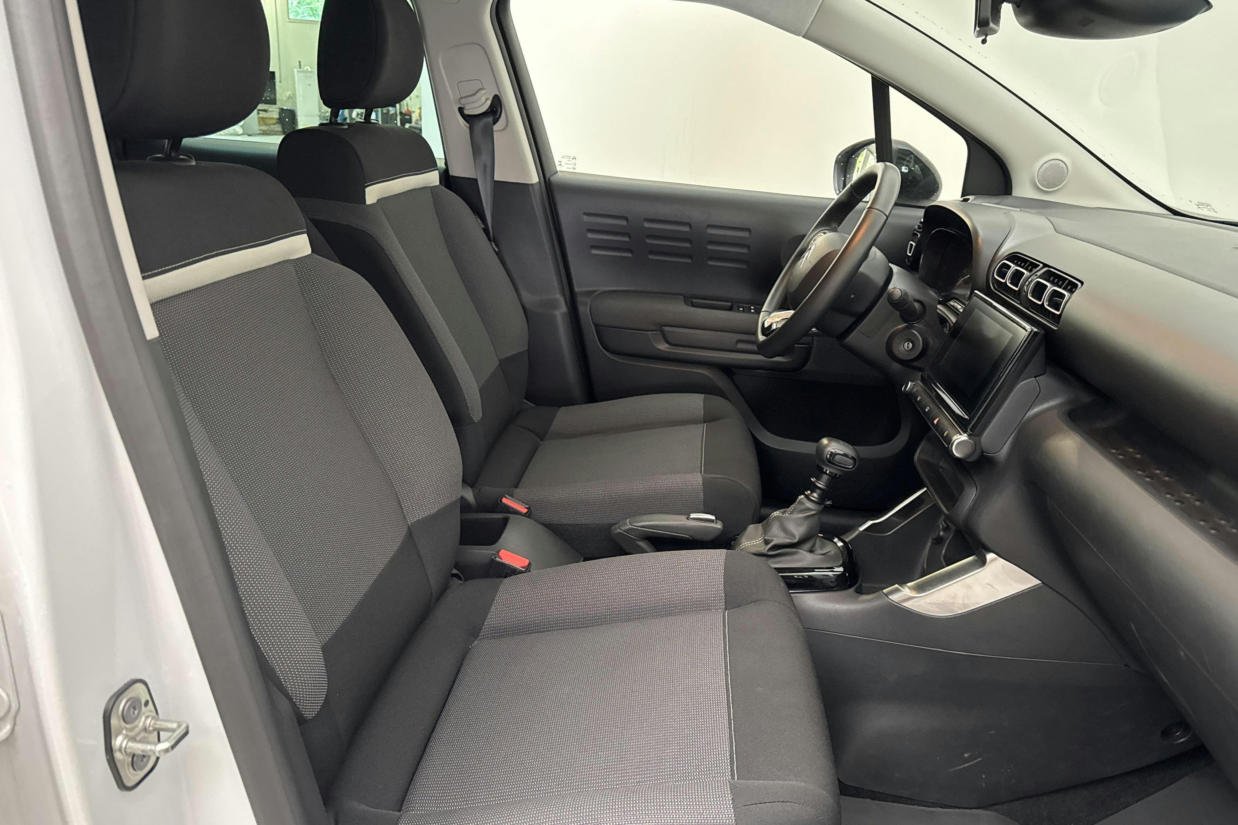 Vehicle Image 7