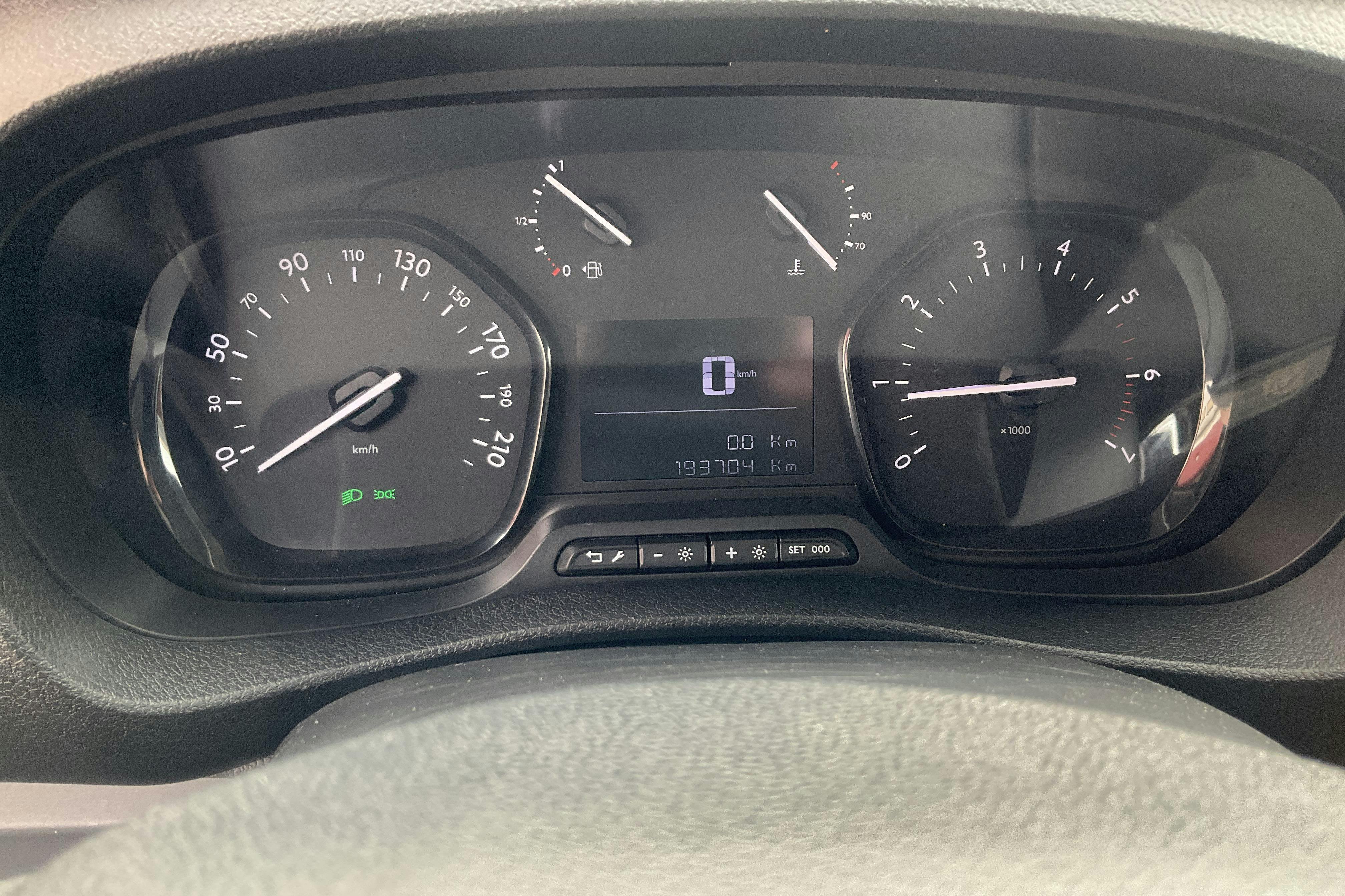 Vehicle Image 9