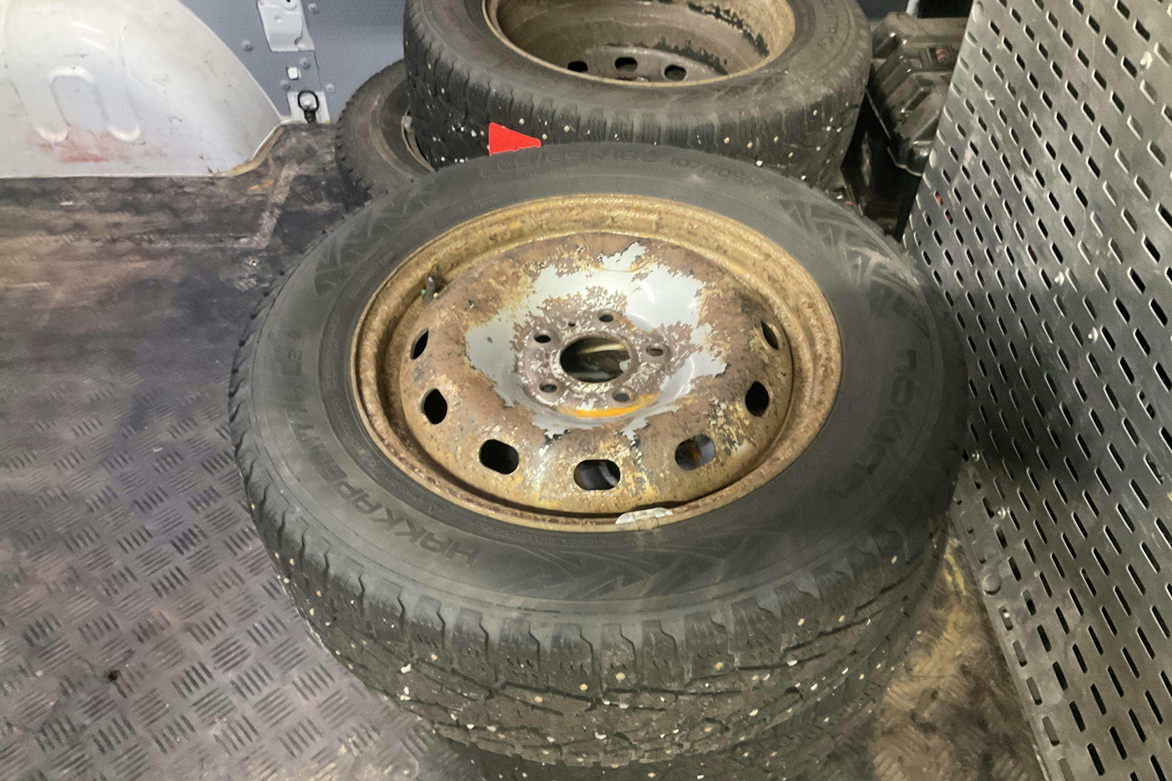 Vehicle Image 12