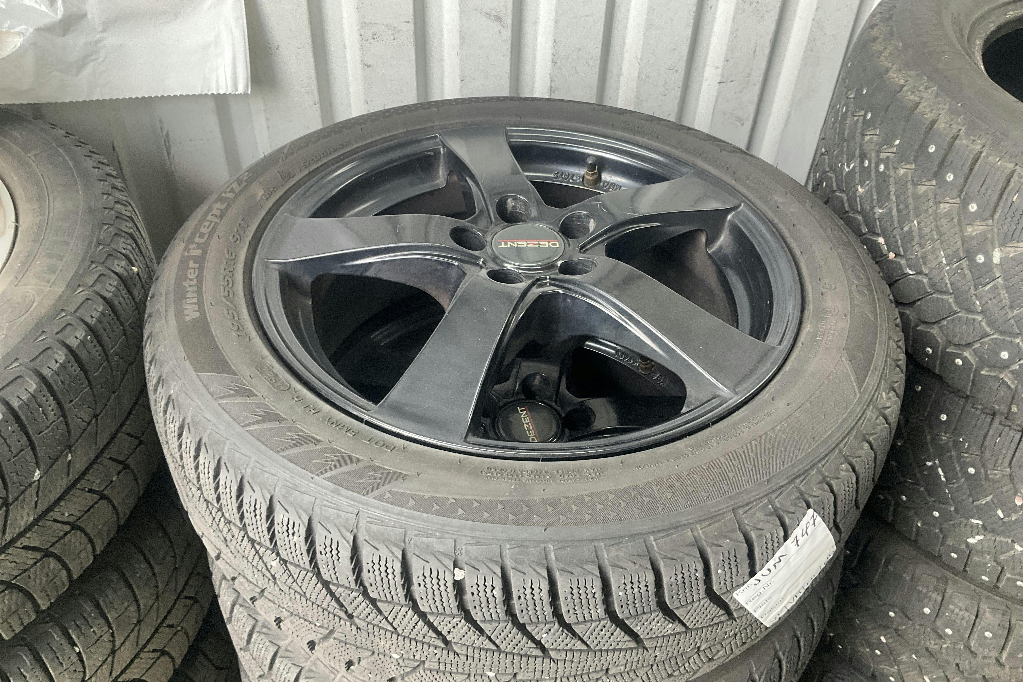 Vehicle Image 12