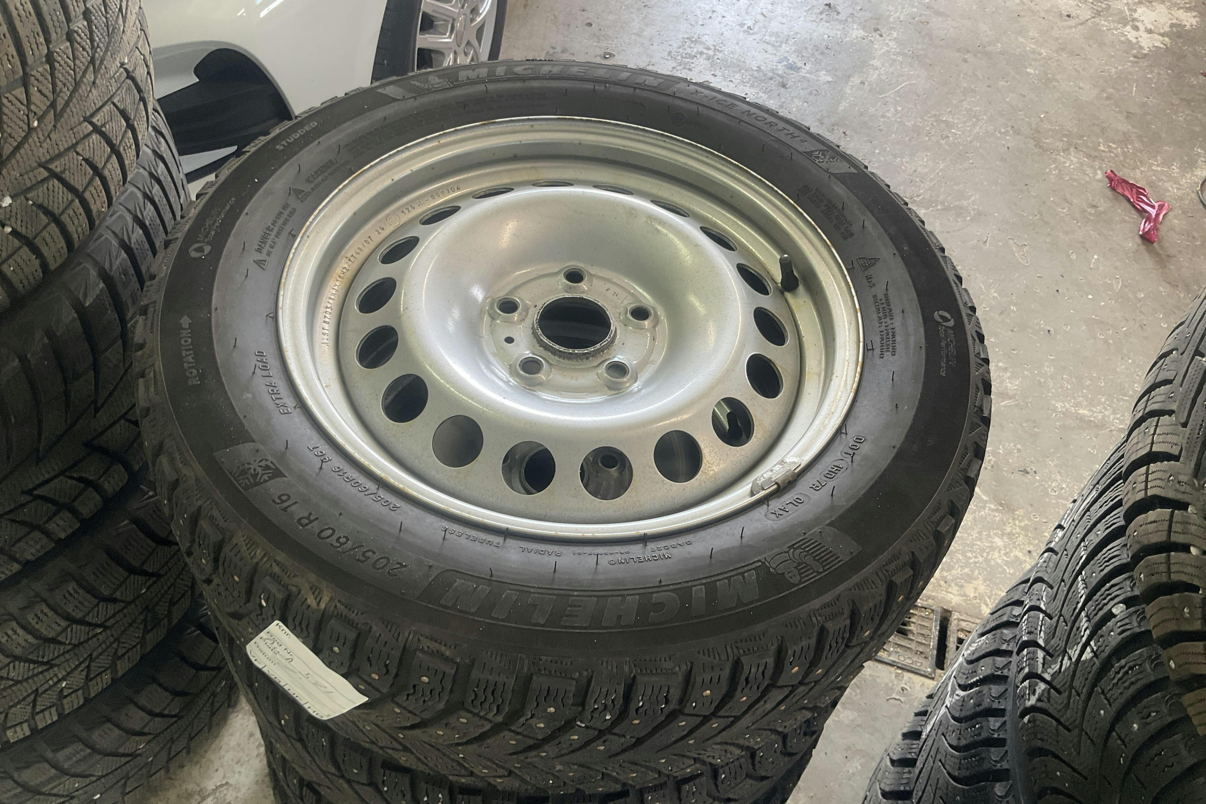 Vehicle Image 12