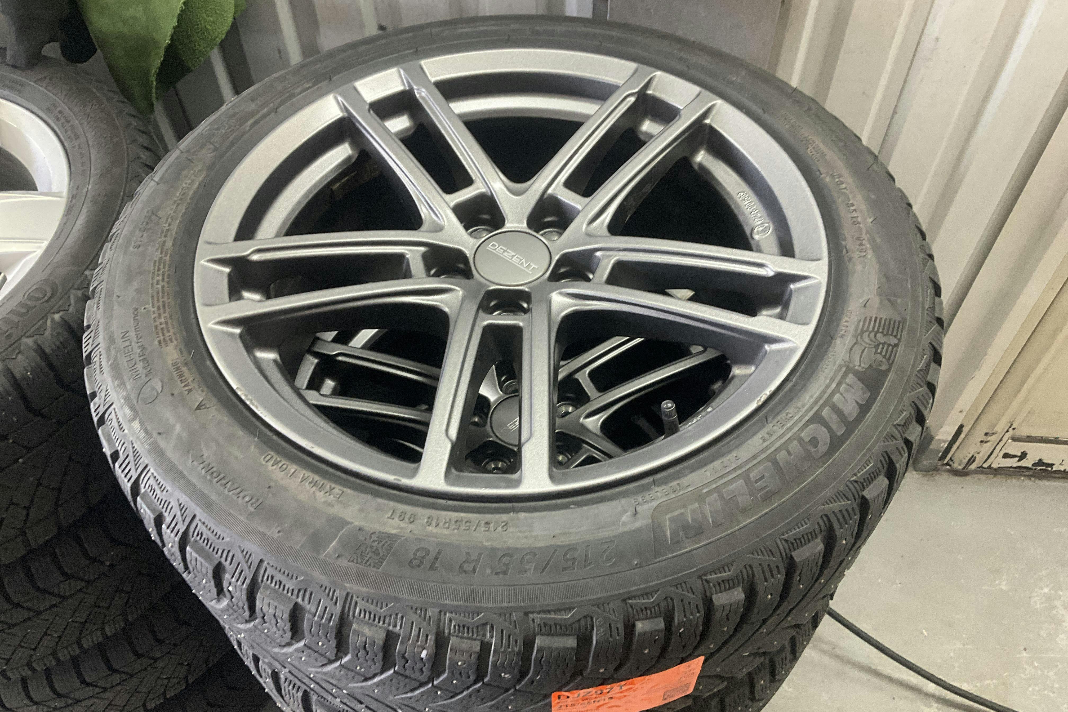 Vehicle Image 11