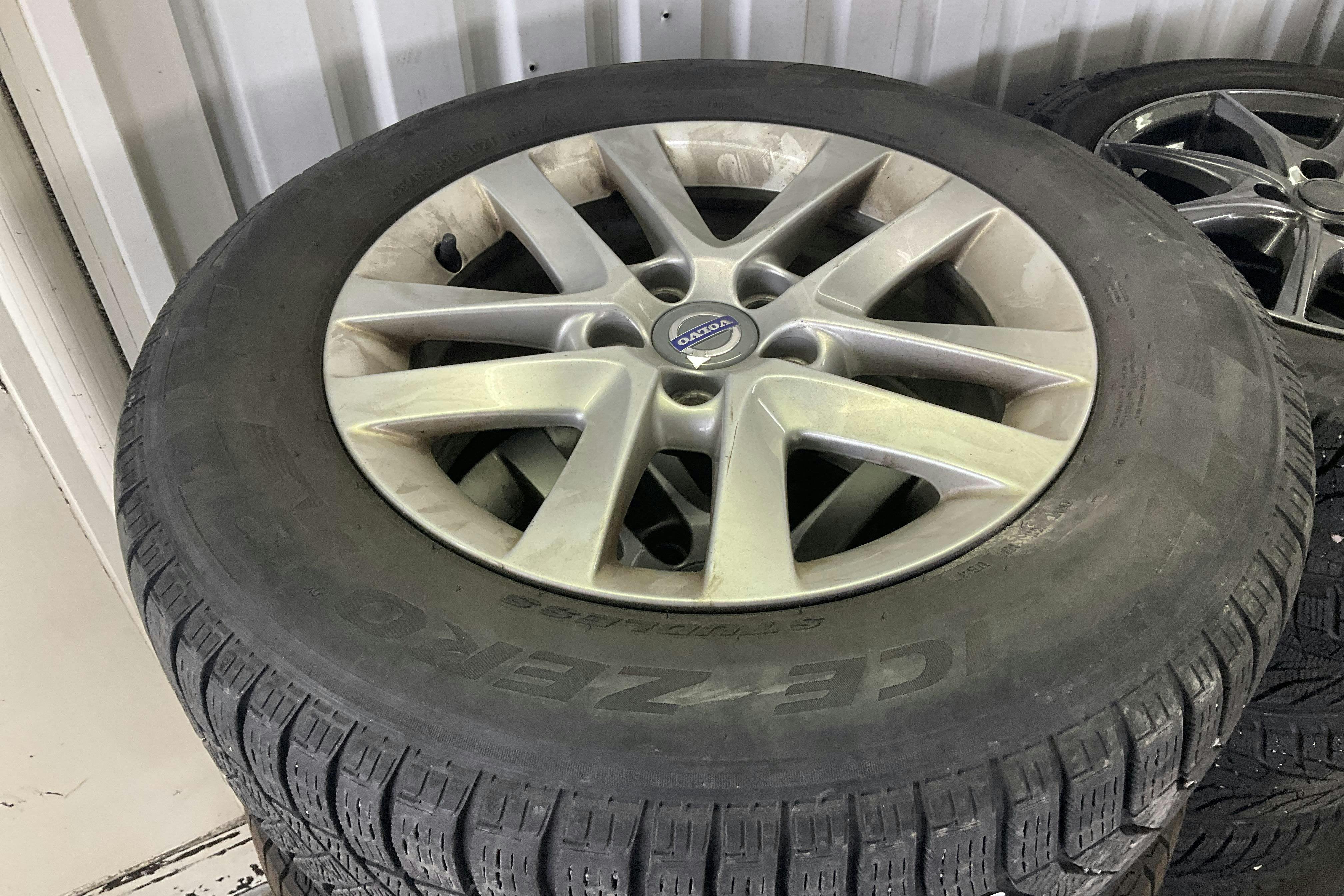 Vehicle Image 12