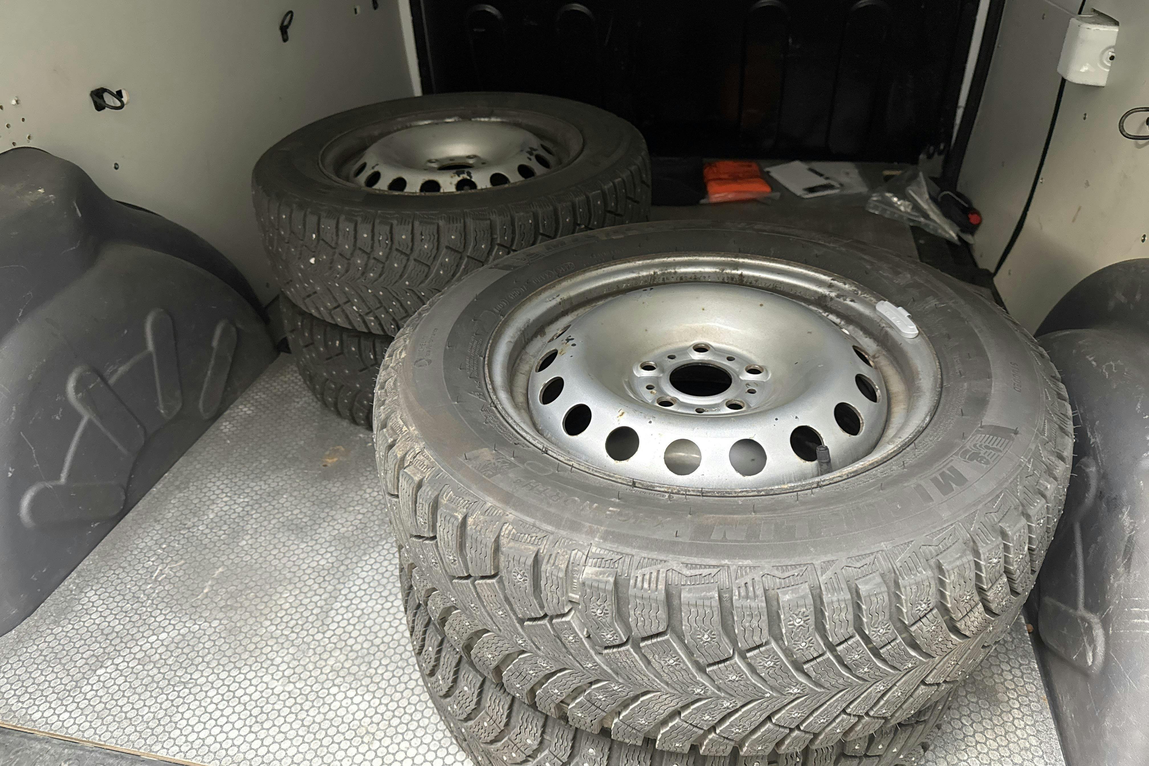 Vehicle Image 12
