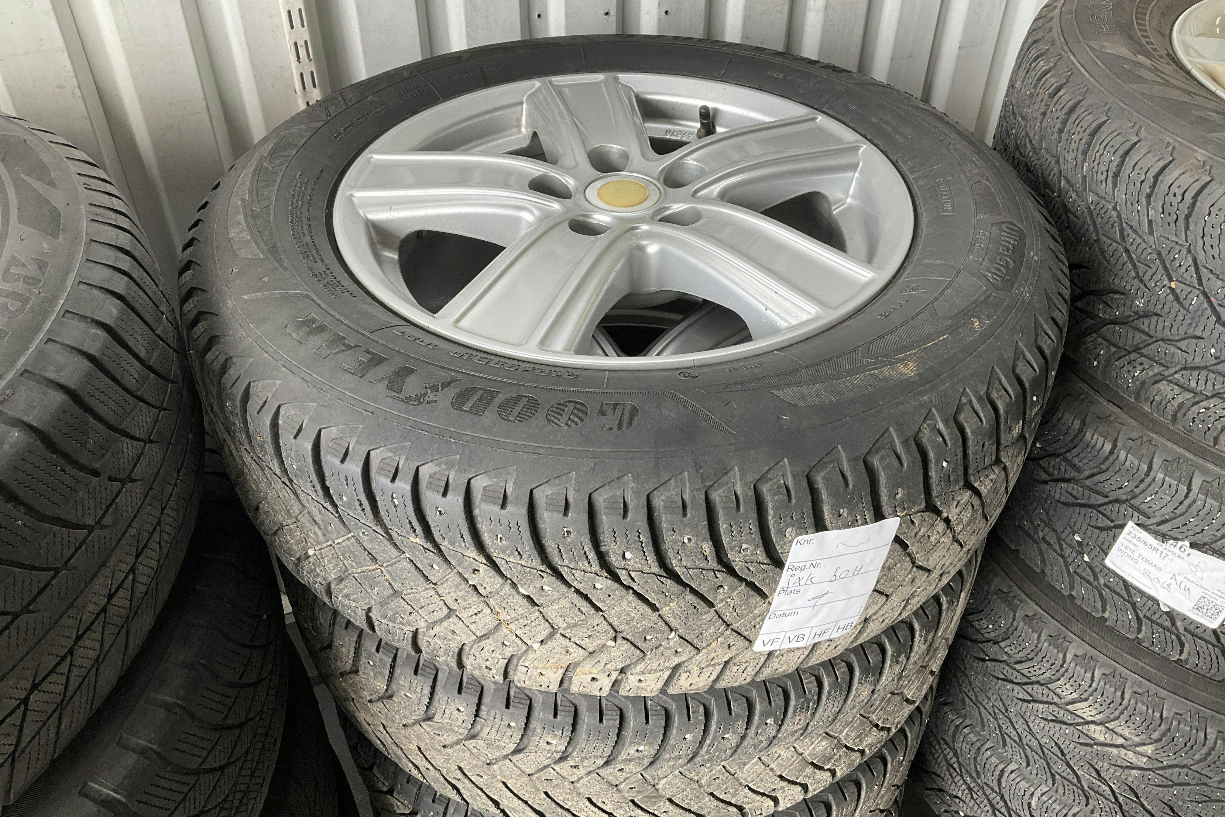 Vehicle Image 12