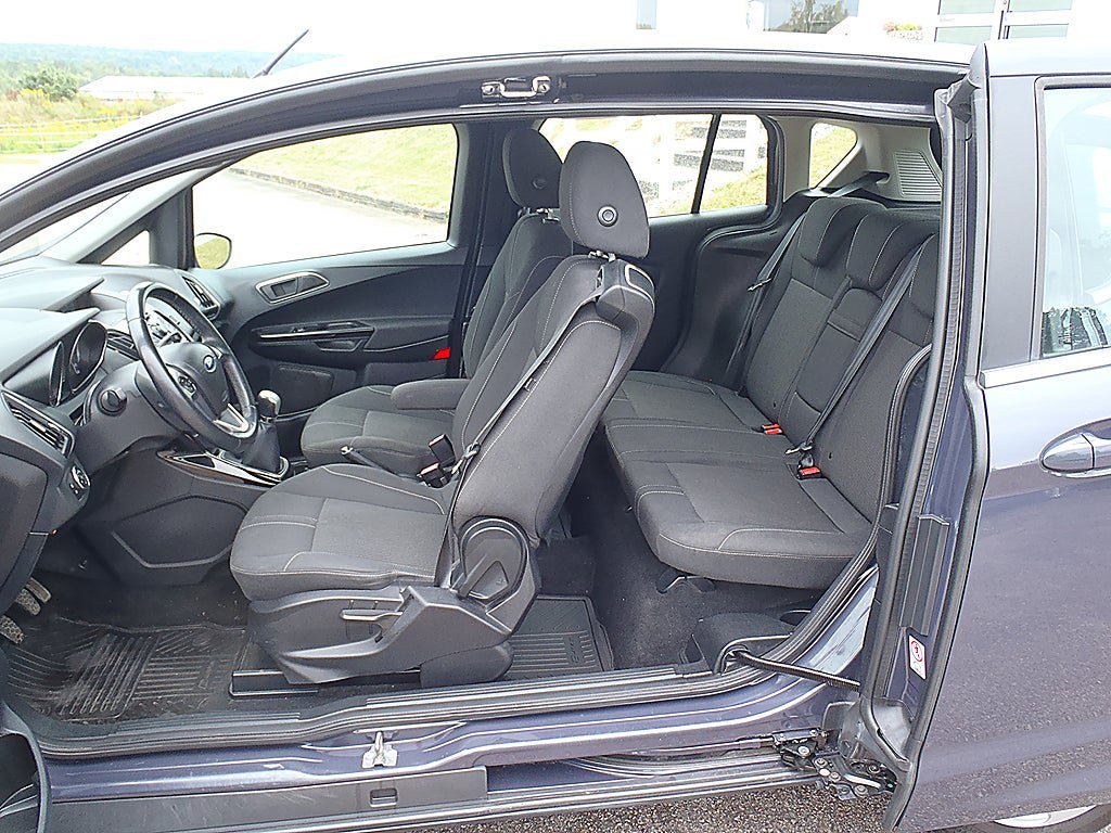 Vehicle Image 7
