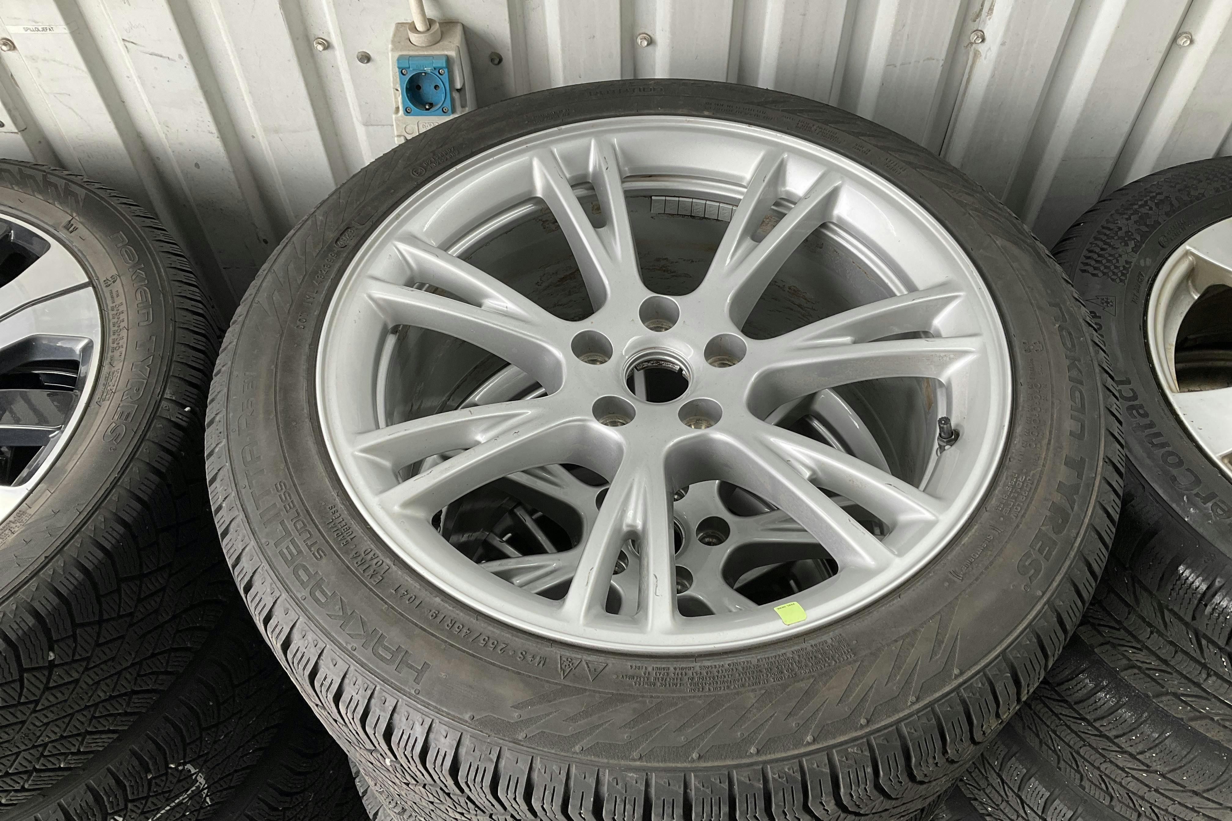 Vehicle Image 21